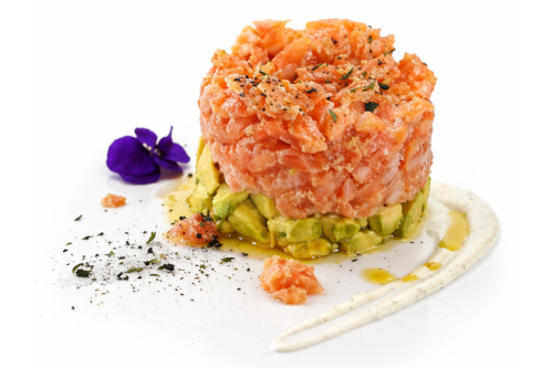 Preparación tartar de salmón